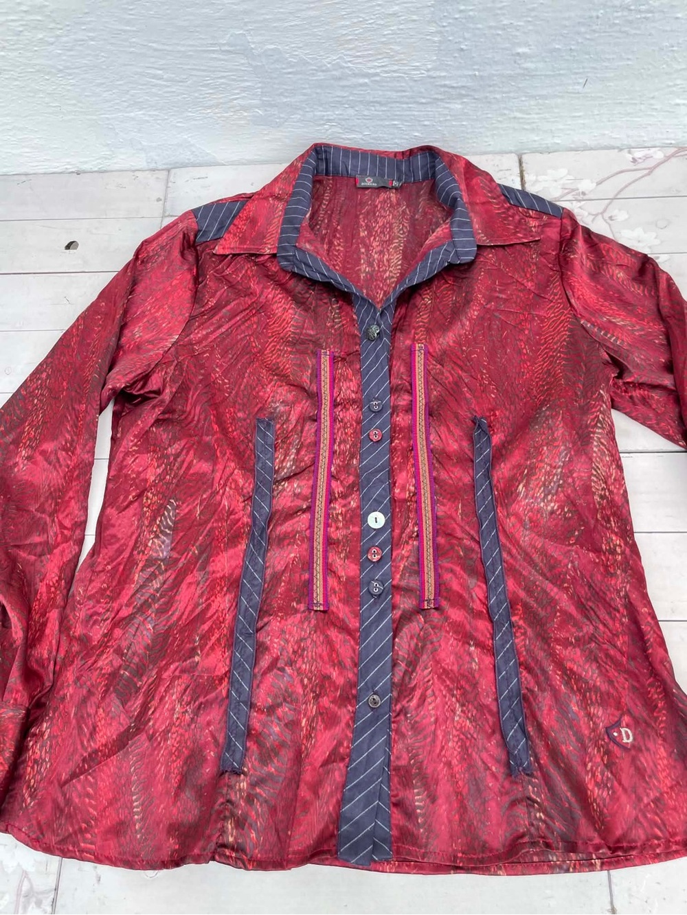 Dismero Women’s Red Patterned Button-Down Shirt with Navy Trim